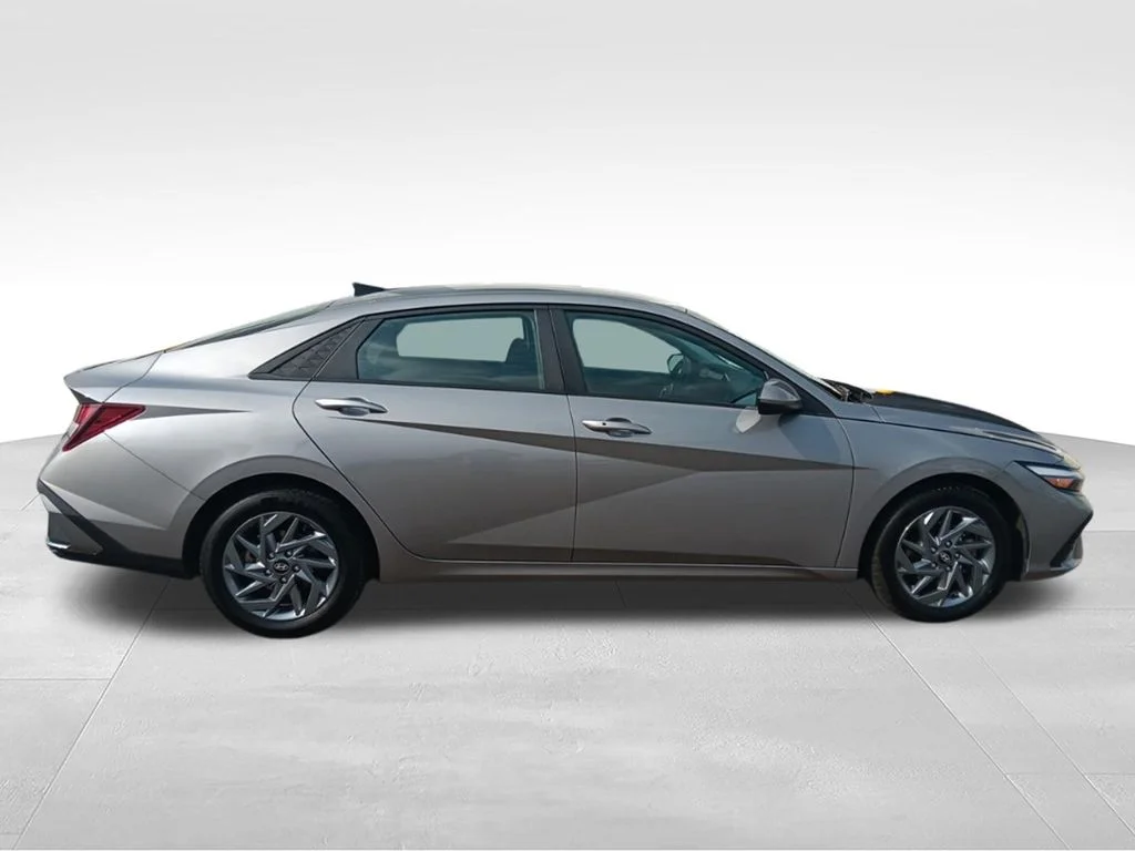 Used 2024 Fluid Metal Hyundai SEL image 8