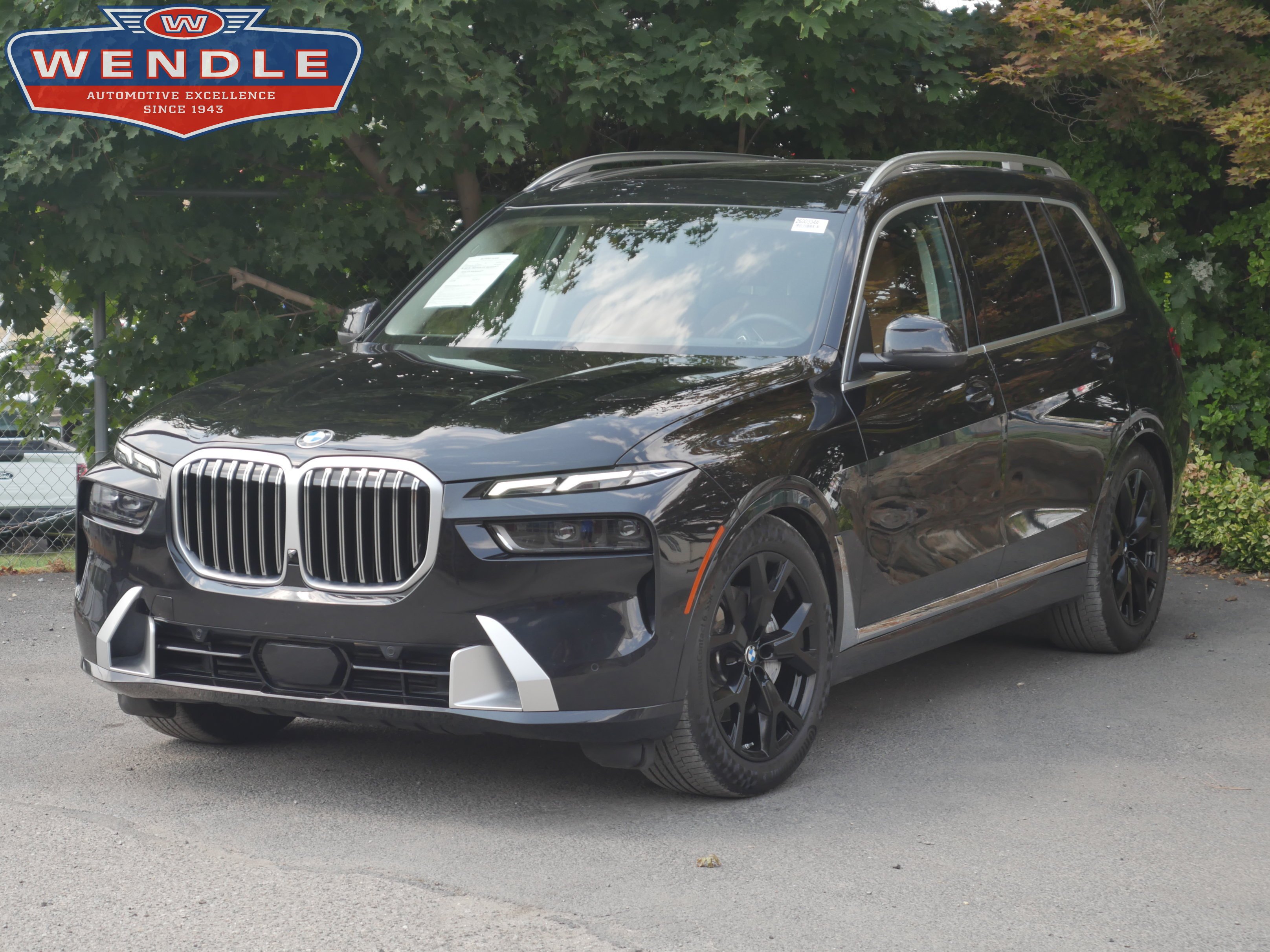 Used 2023 Carbon Black Metallic BMW xDrive40i image 1
