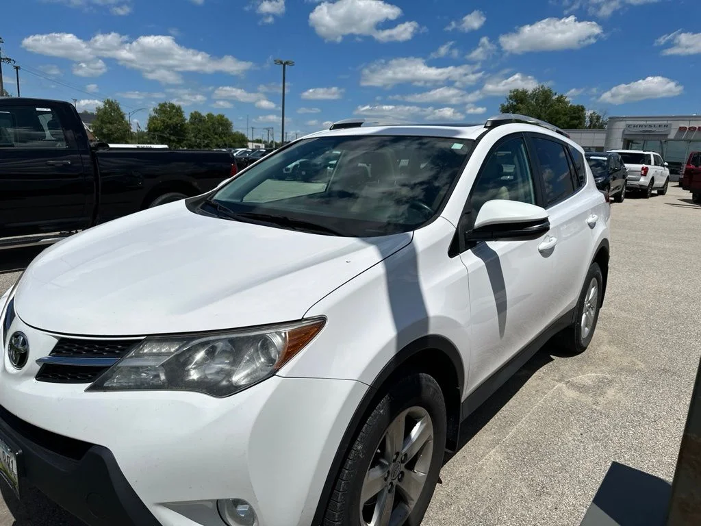 Used 2013 White Toyota XLE image 2