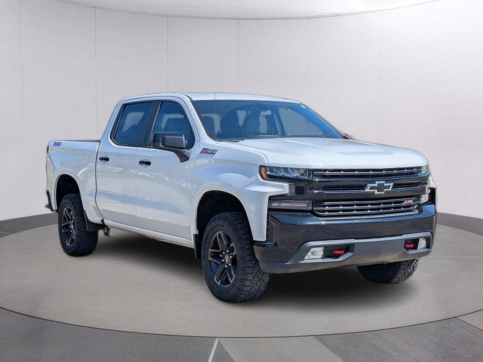 Used 2020 SUMMIT WHITE Chevrolet LT Trail Boss image 9
