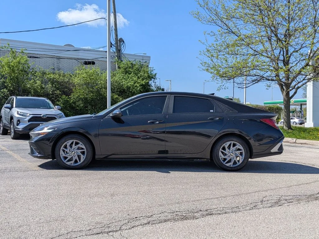 Used 2024 Black Hyundai Blue image 4