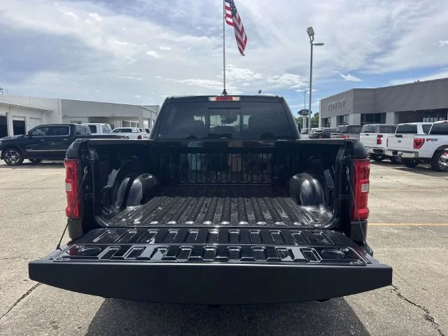 New 2026 Diamond Black Crystal Pearl-Coat Exterior Paint RAM Laramie image 37