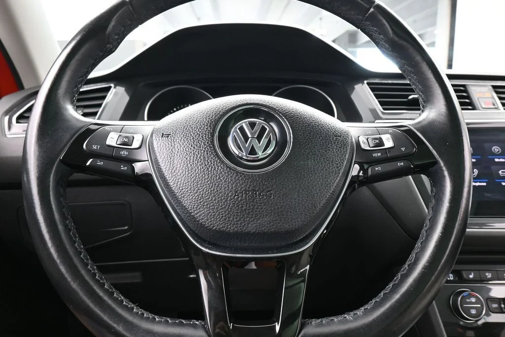 Used 2019 Orange Metallic Volkswagen 2.0T SE image 26
