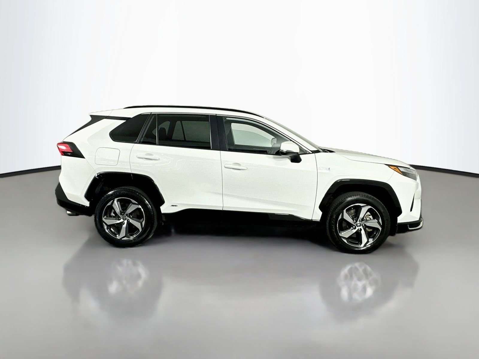 Used 2023 Ice Toyota SE image 7