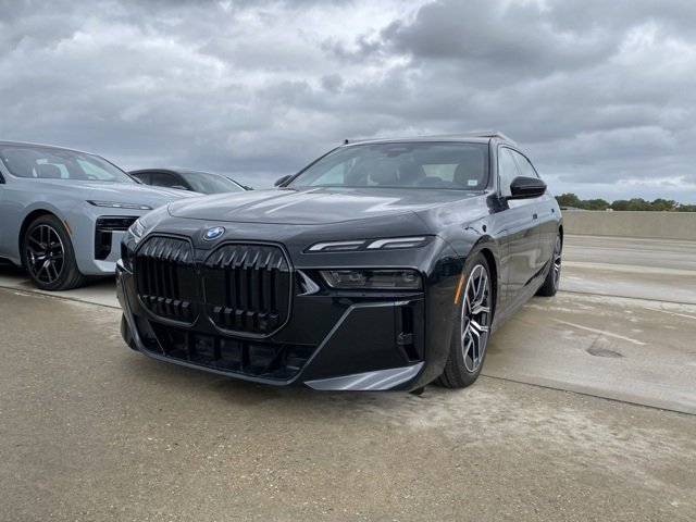 2025 BMW 7 Series 750e xDrive Sedan's photo