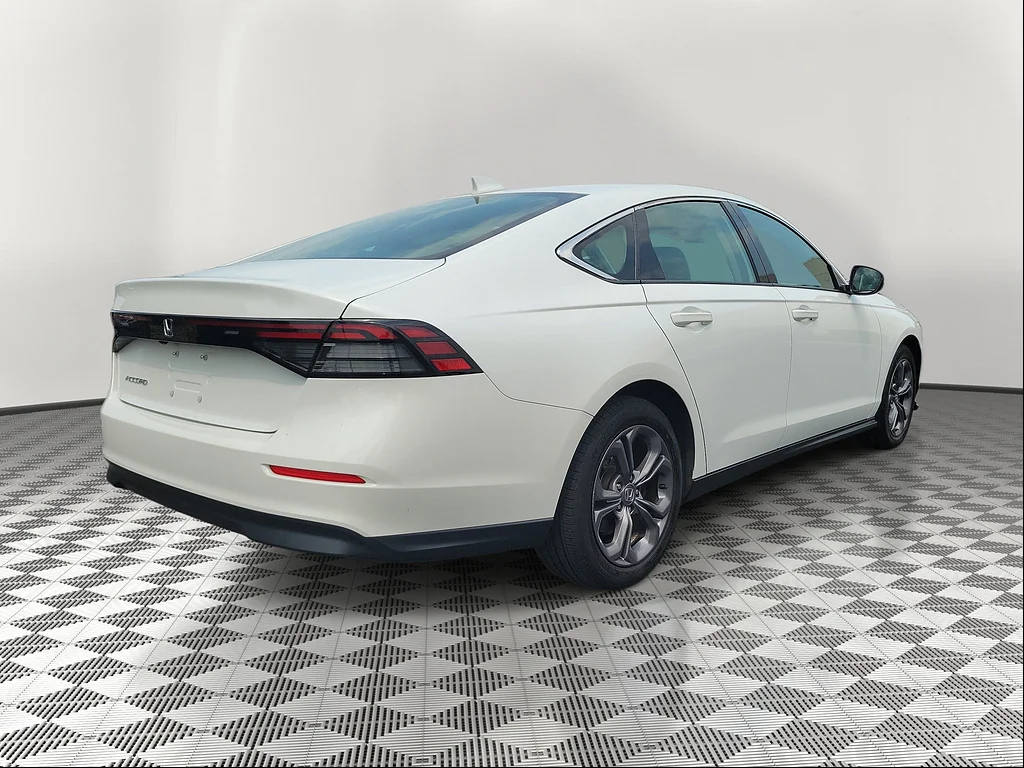 Certified Used 2023 Platinum White Pearl Honda EX image 4