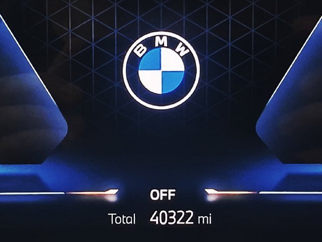 Used 2024 White BMW sDrive40i image 17