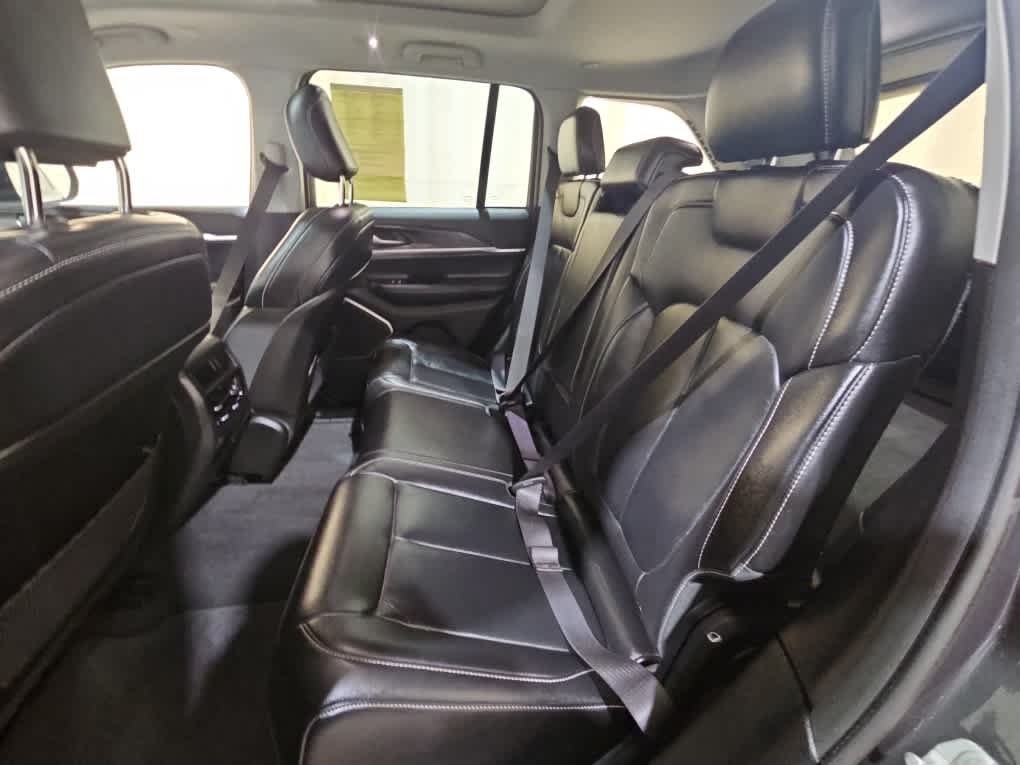 Used 2022 Metallic Jeep Limited image 12