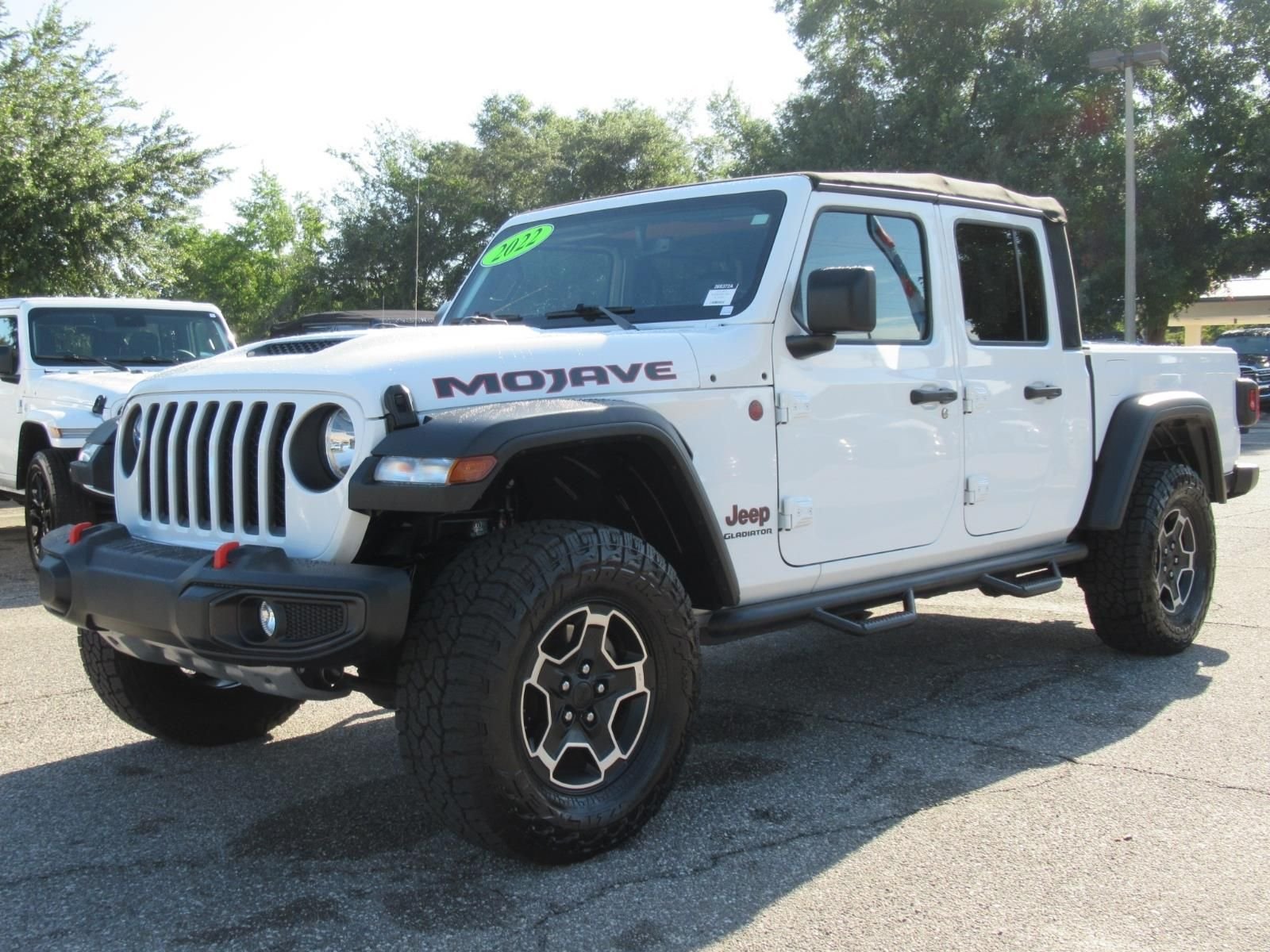 Used 2022 White Jeep Mojave image 3