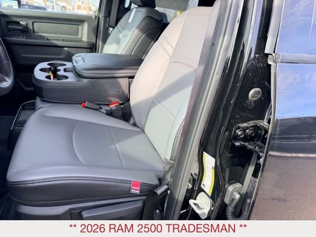 New 2026 Diamond Black Crystal Pearl-Coat Exterior Paint RAM Tradesman image 17