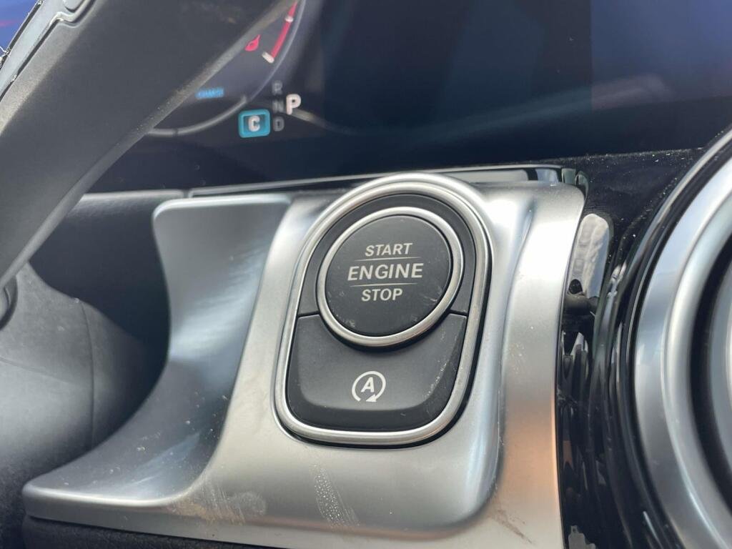 New 2026 Polar White Mercedes-Benz GLB 250 image 29