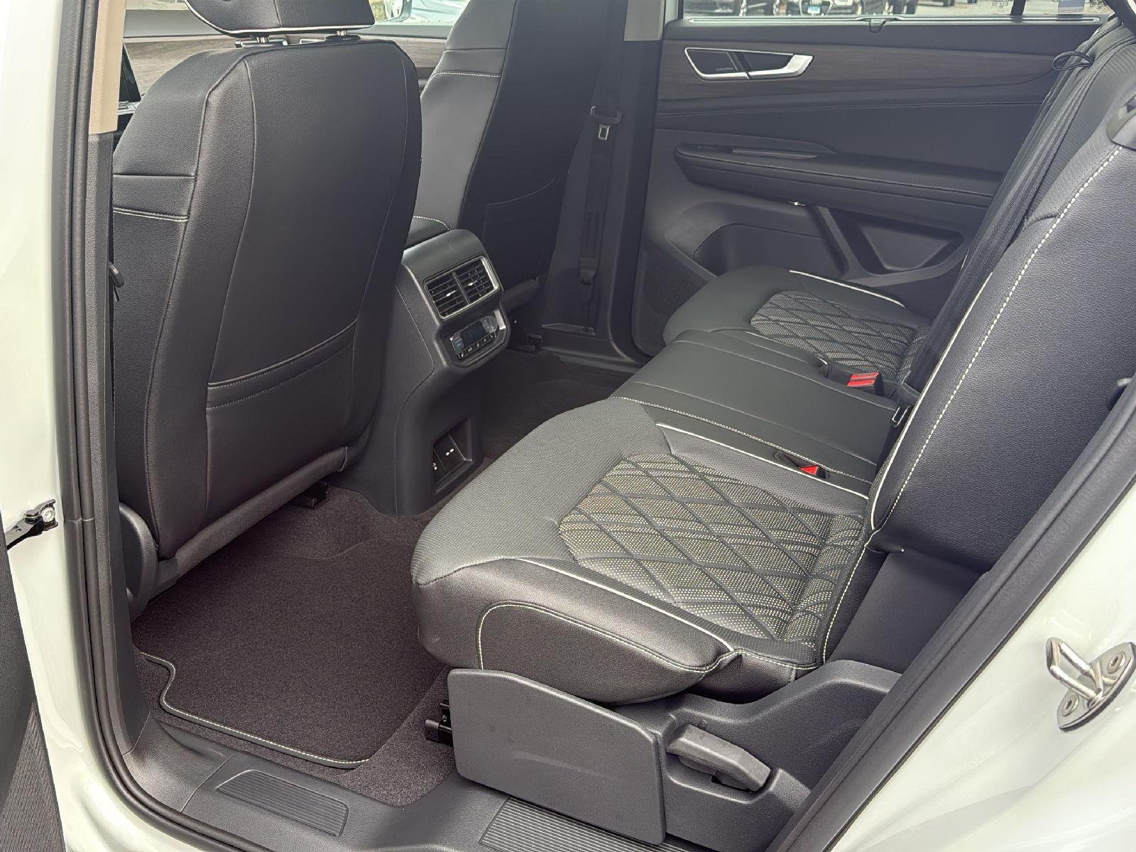 2026 Volkswagen Atlas SEL Premium R-Line - Photo 19