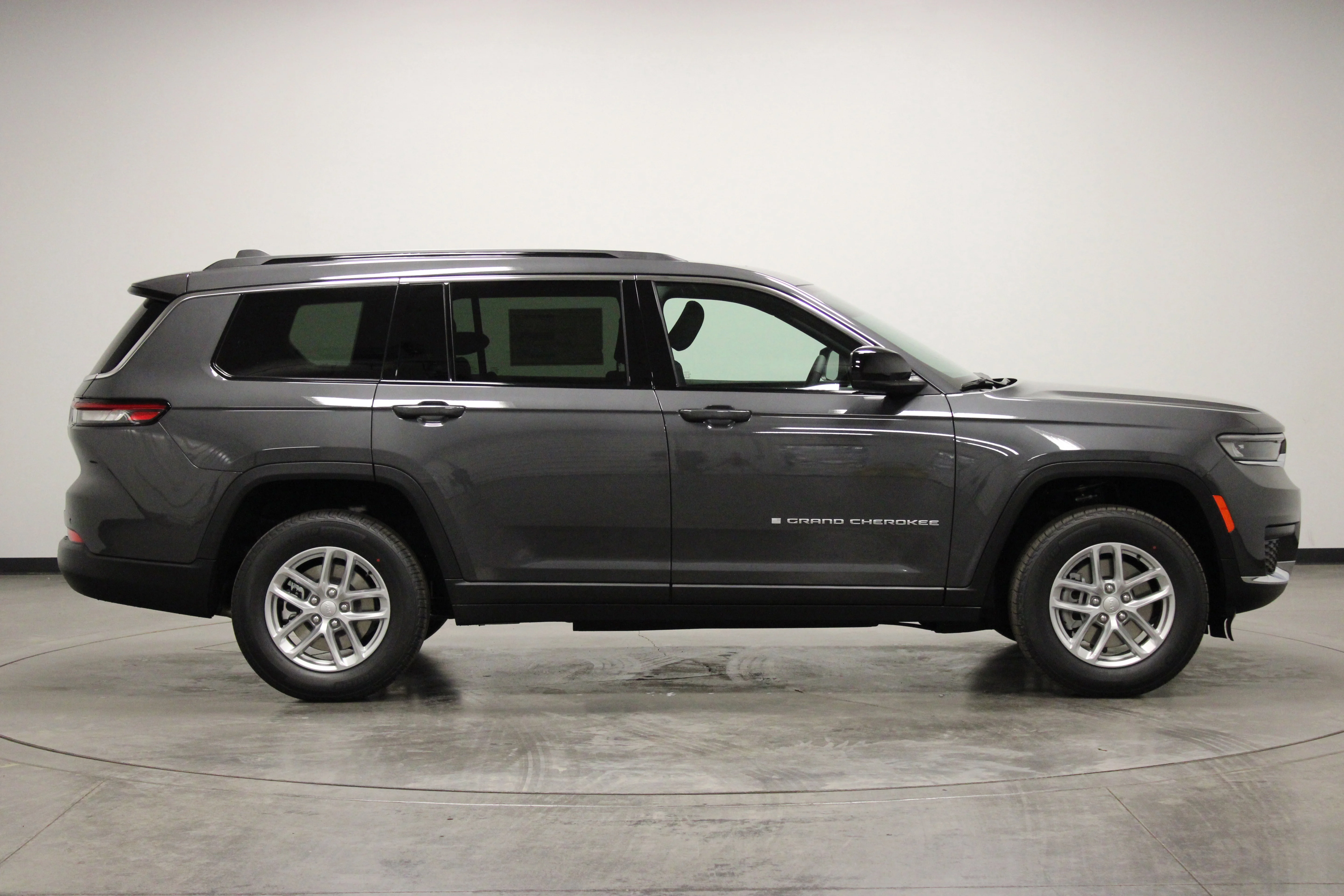 New 2026 Baltic Gray Metallic Clear-Coat Exterior Paint Jeep Laredo X image 9
