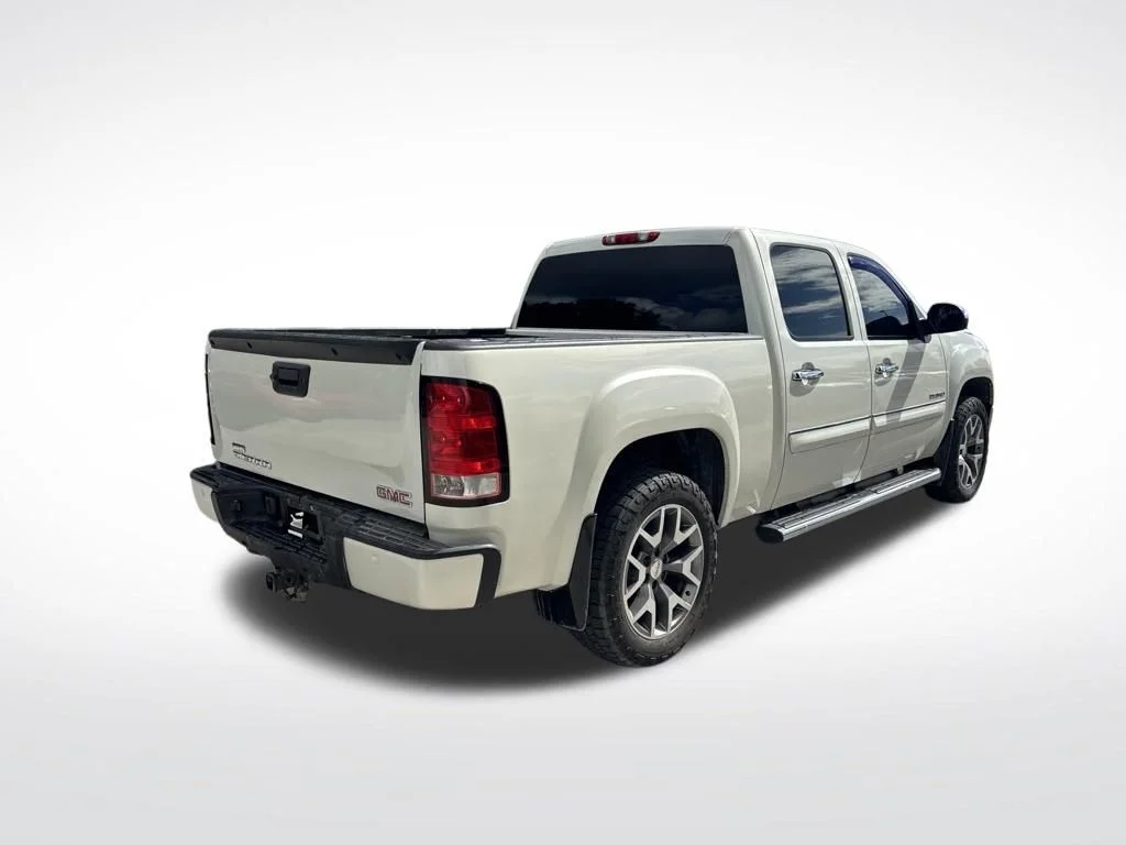 Used 2011 White GMC Denali image 5