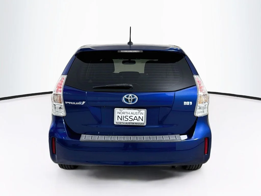 Used 2013 Blue Toyota Five image 6