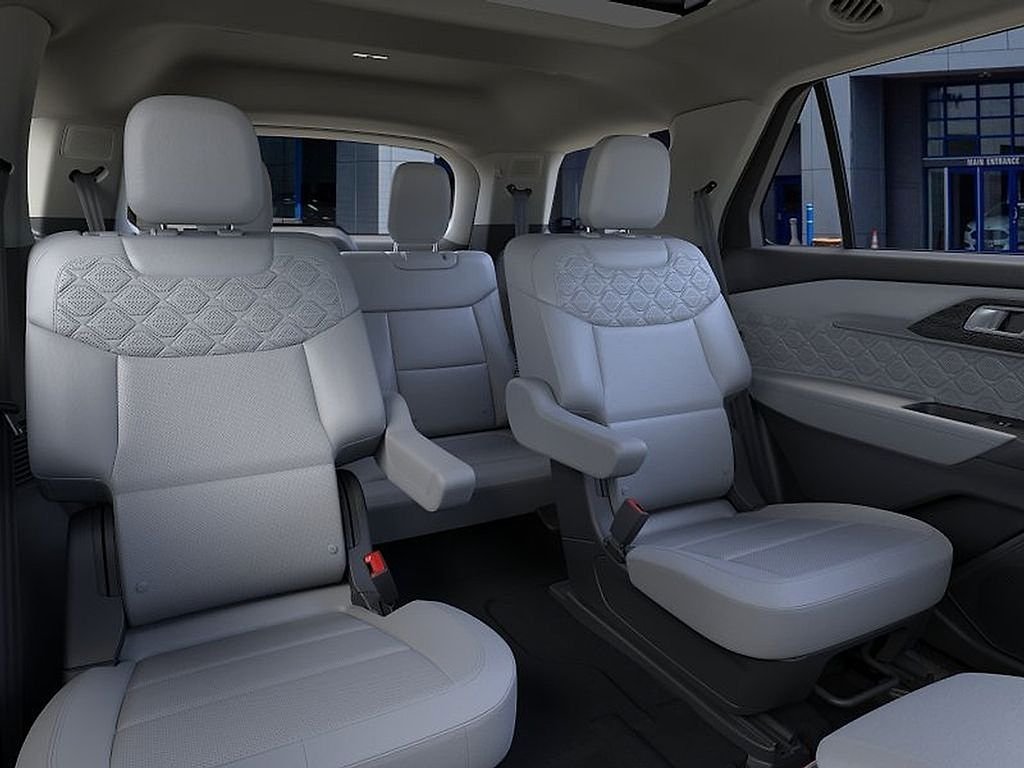 New 2026 Star White Metallic Tri-Coat Ford Platinum™ image 11