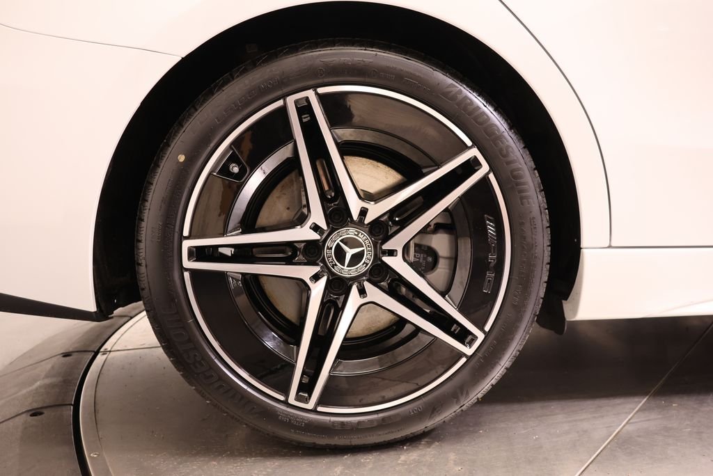 New 2026 MANUFAKTUR Moonlight White Metallic Mercedes-Benz C 300 image 13