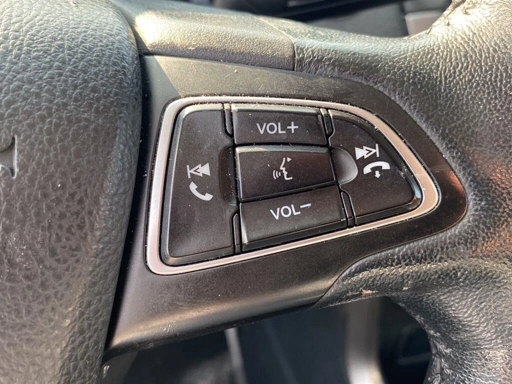 Used 2020 Diamond White Ford SE image 20