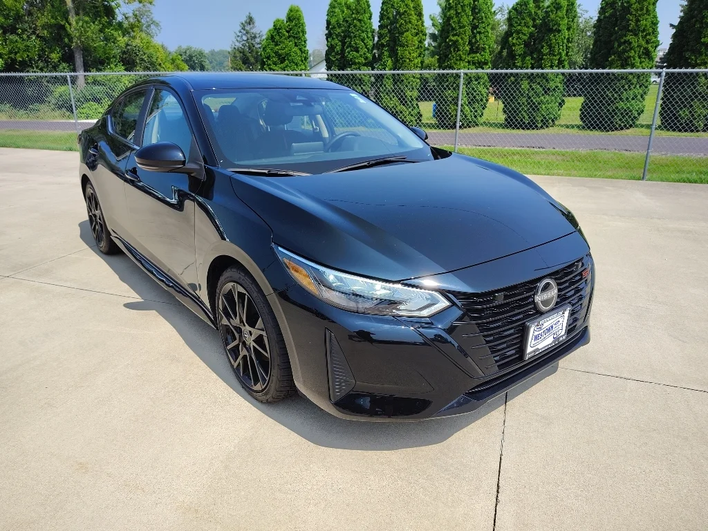 Used 2025 Super Black Nissan SR image 7