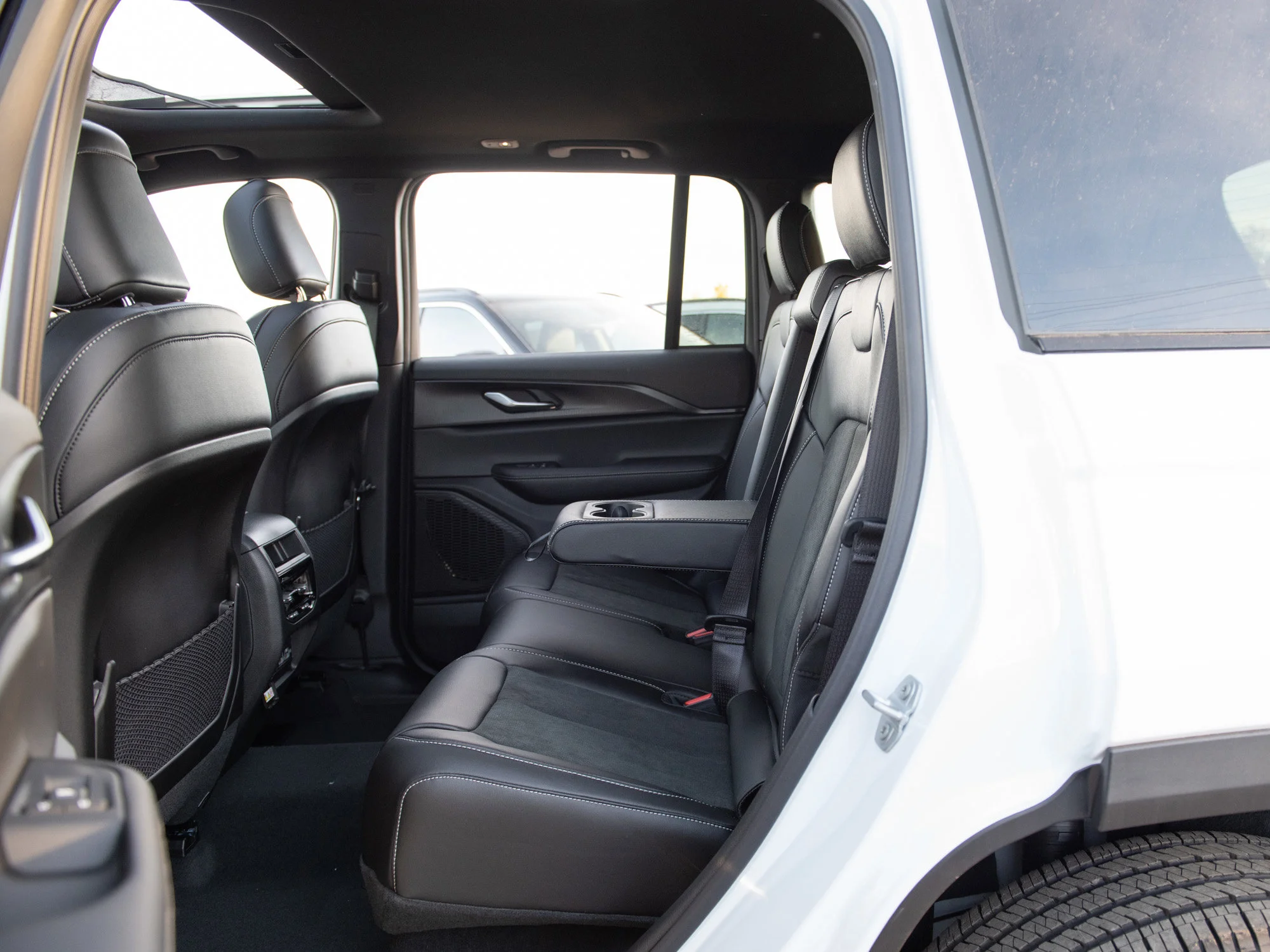 New 2025 White Jeep Altitude* 4x4, Sunroof, Trailer Tow Pkg, Remote Start image 22