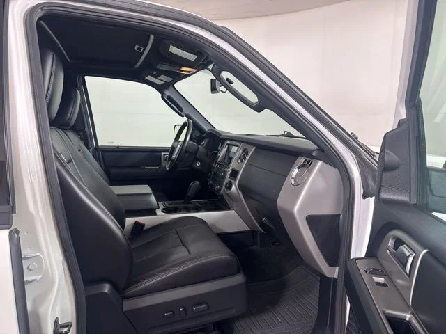 Used 2016 White Platinum Clearcoat Metallic Ford XLT image 3