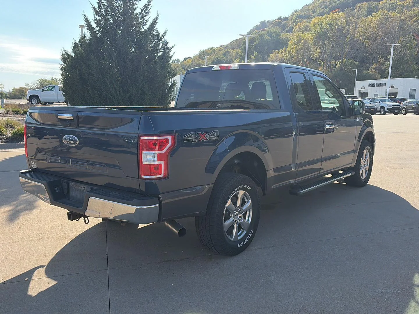 Used 2019 Blue Ford XL image 3