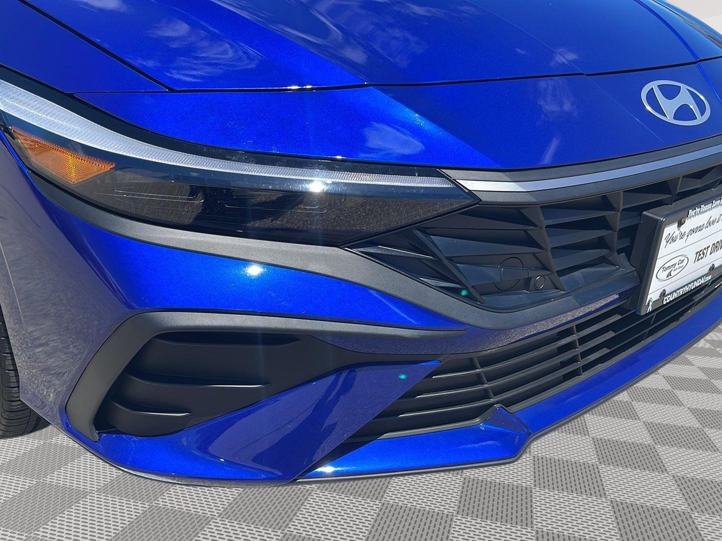 Used 2025 Intense Blue Hyundai SEL Sport image 13