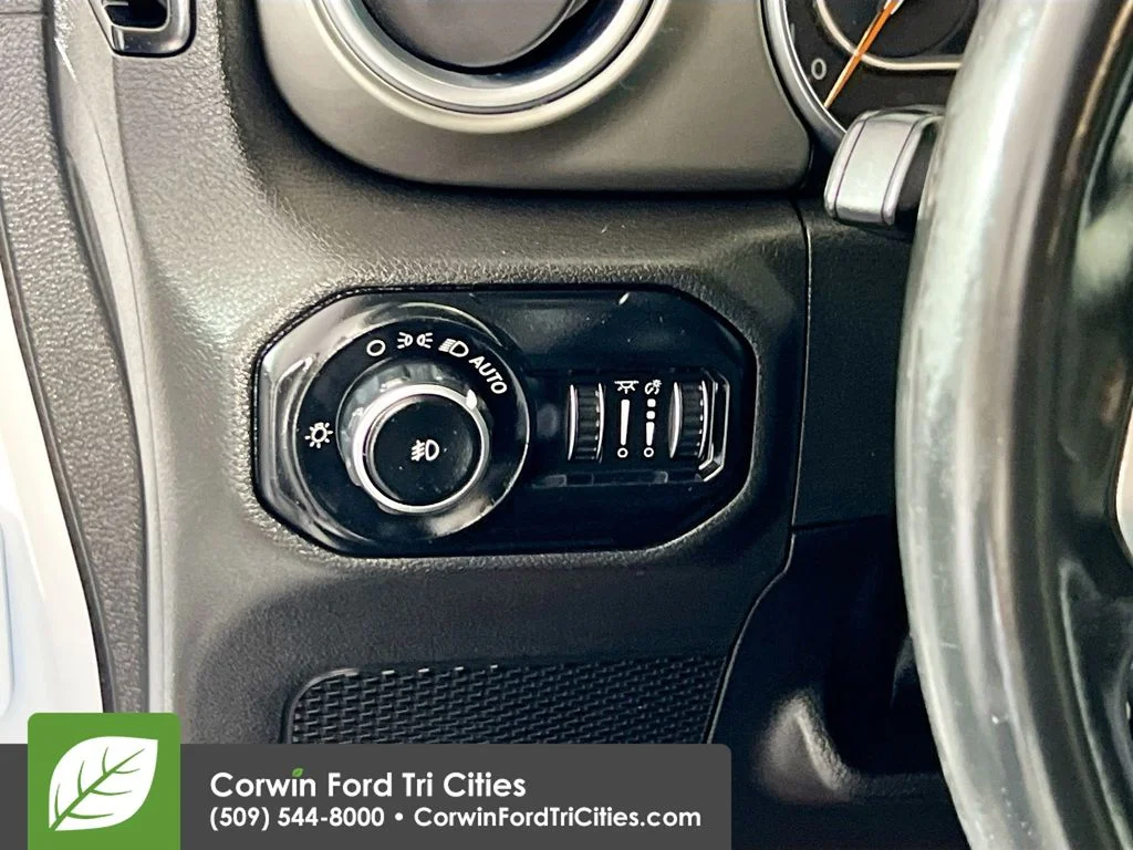 Used 2019 Bright White Clearcoat Jeep Unlimited Sahara image 19