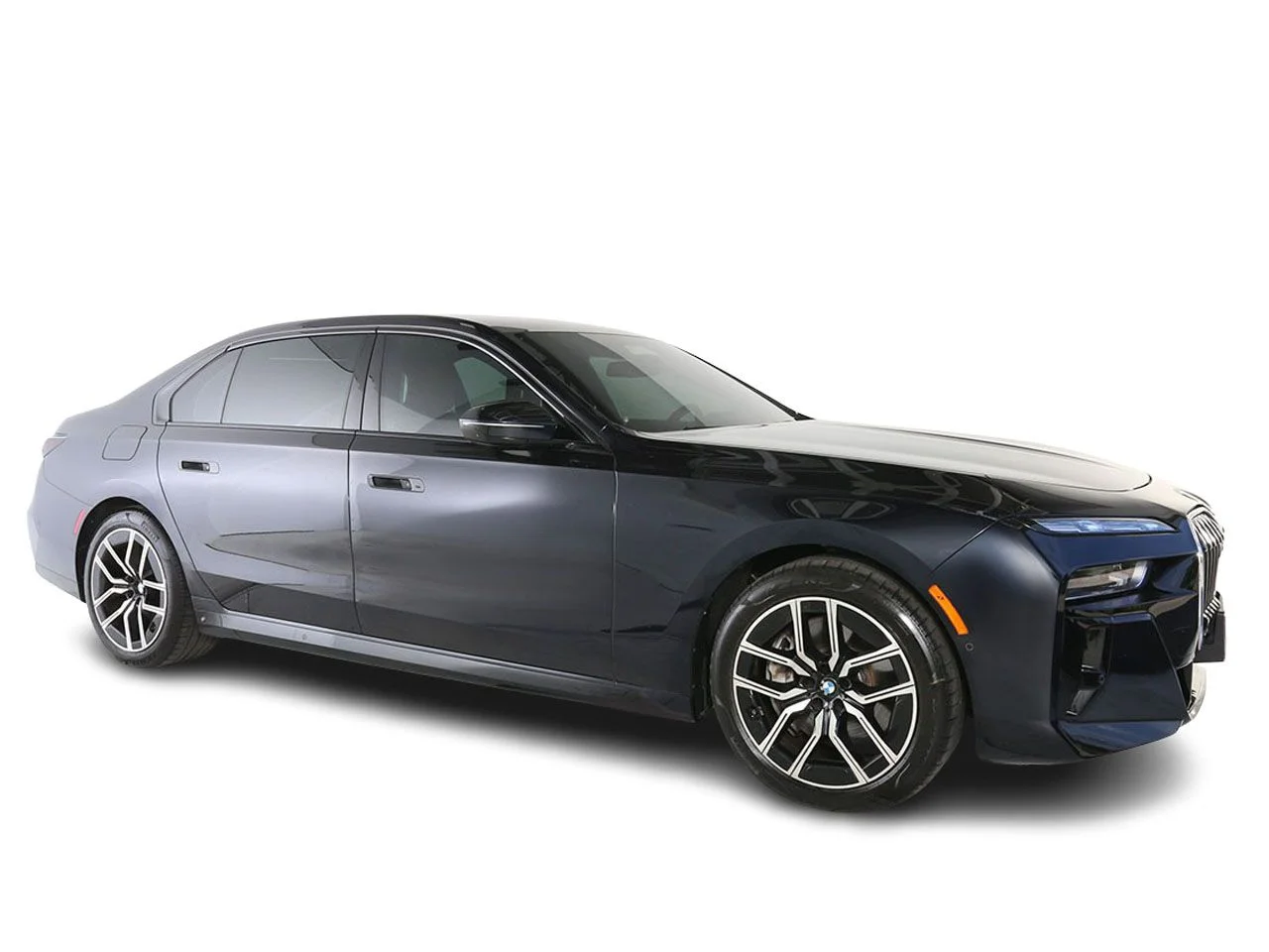 Used 2023 Black BMW 760i xDrive image 13