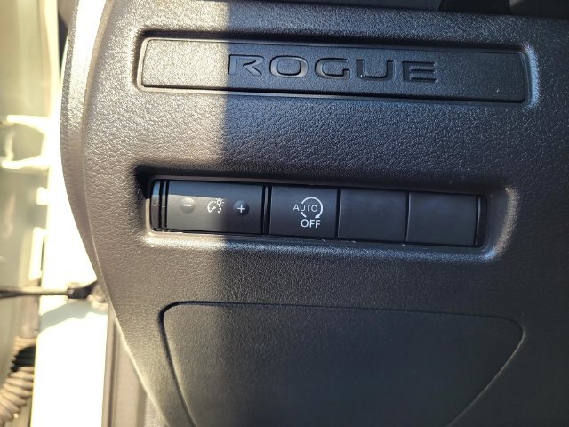 Used 2023 White Nissan S image 14