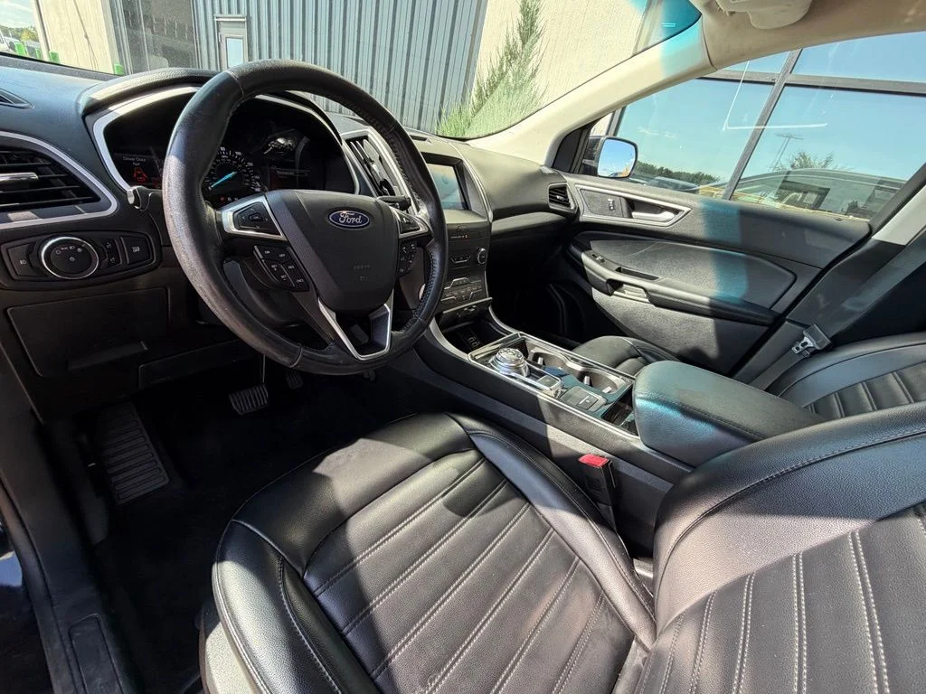 Used 2020 Black Ford SEL image 7