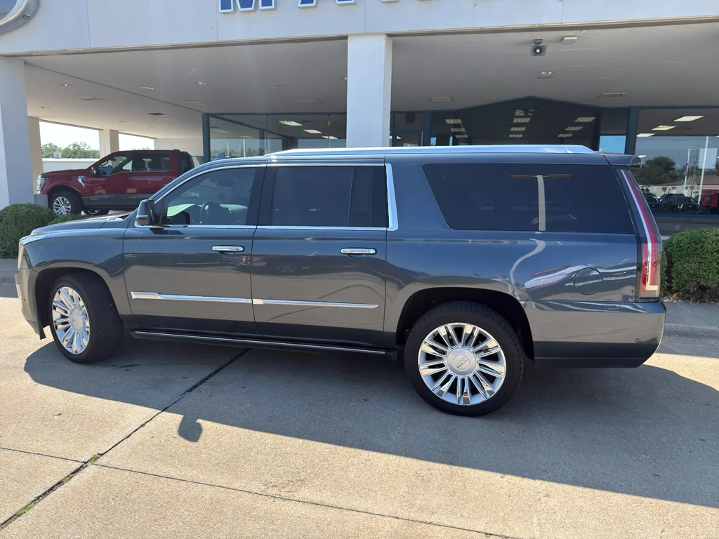 Used 2019 Shadow Metallic Cadillac Platinum image 24
