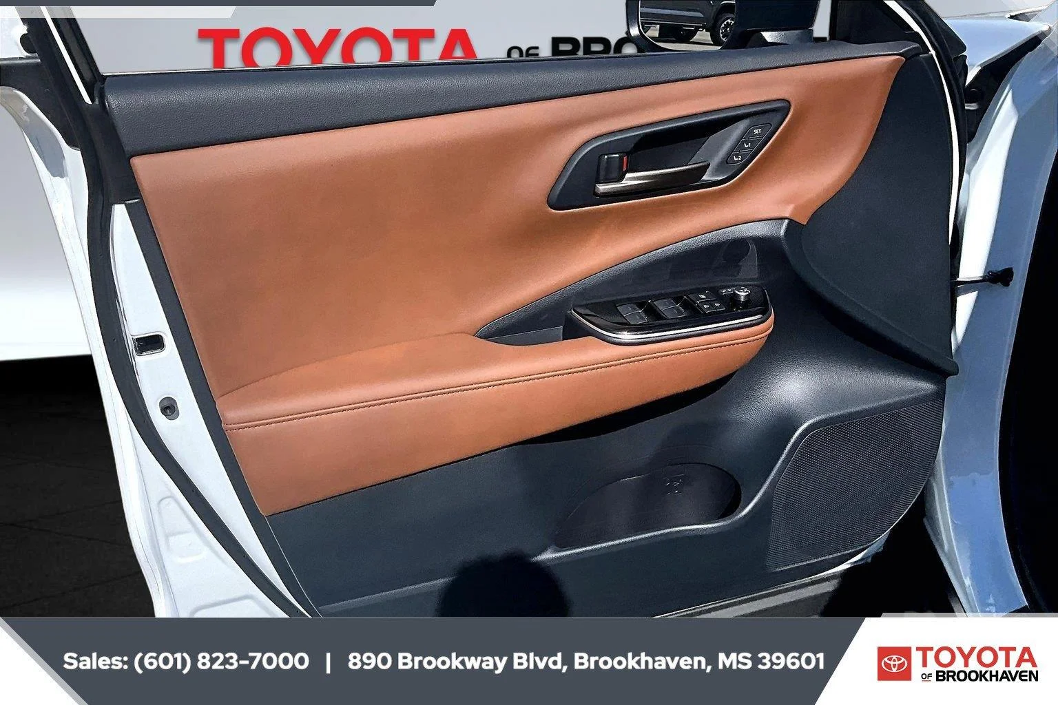 Used 2026 Oxygen White Toyota Limited image 17