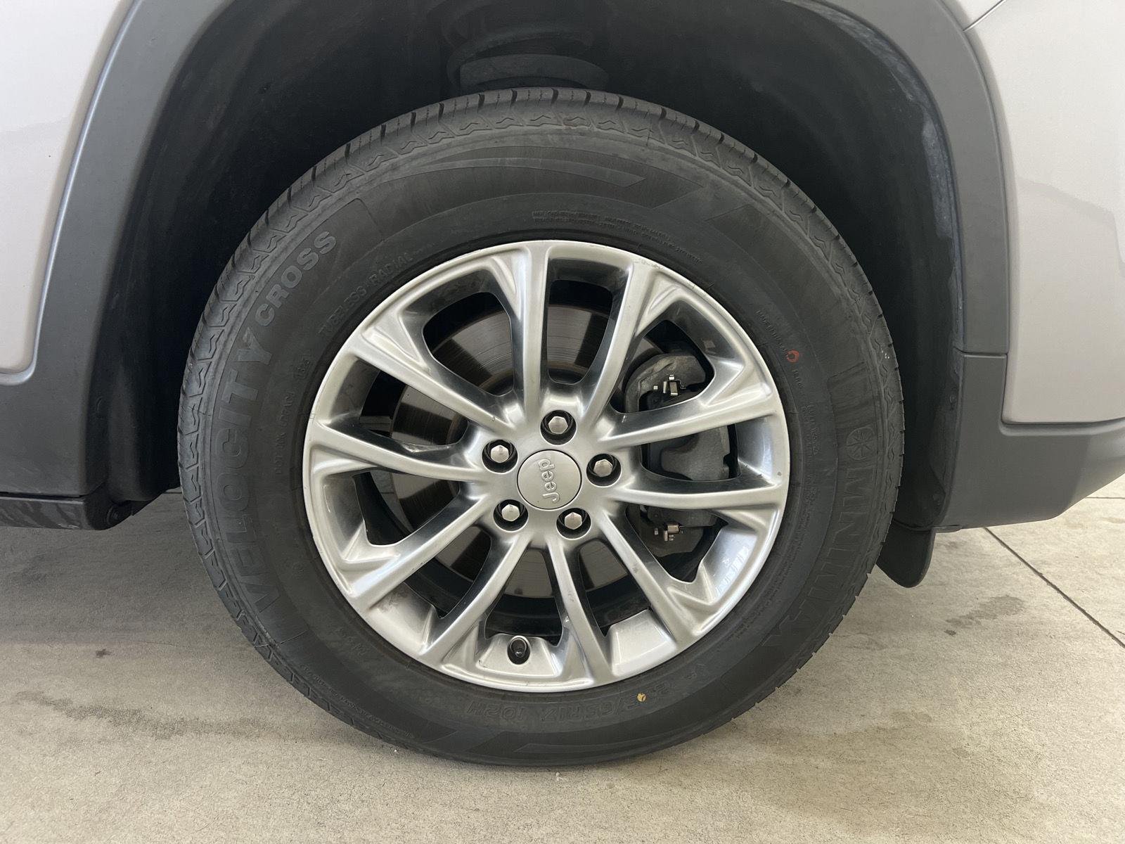 2019 Jeep Cherokee Latitude Plus - Photo 8