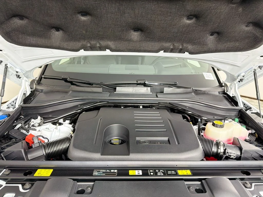 New 2026 Fuji White Land Rover Dynamic SE image 32