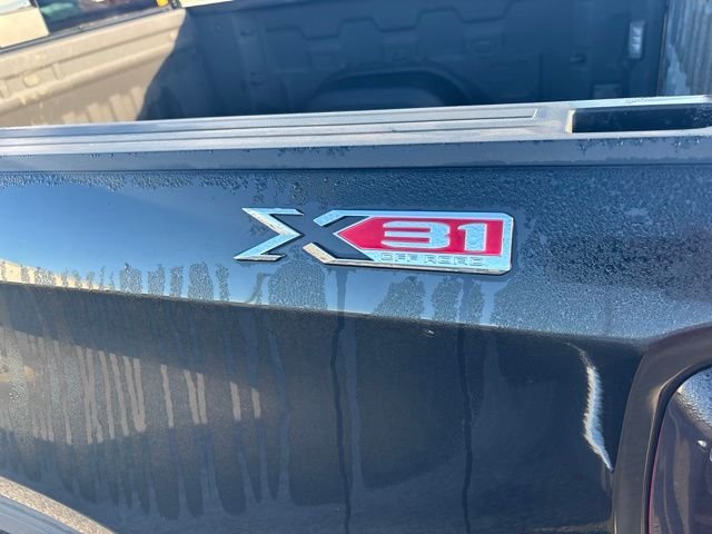 Used 2022 Black GMC SLT image 6