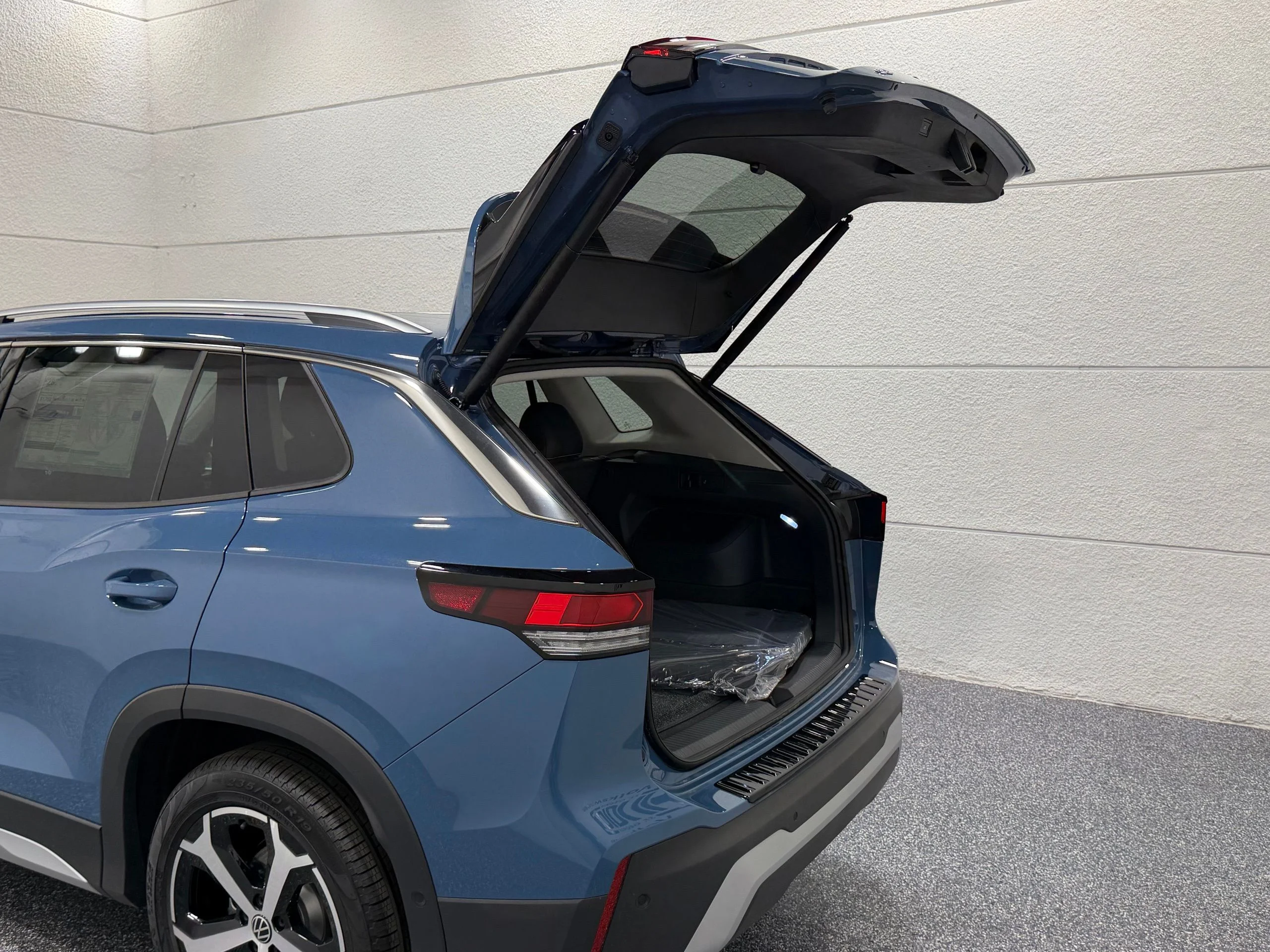 New 2026 Blue Volkswagen SE image 24
