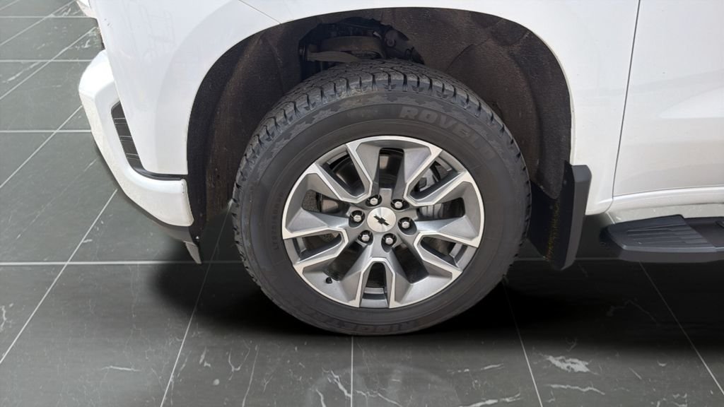Used 2021 White Chevrolet RST image 23