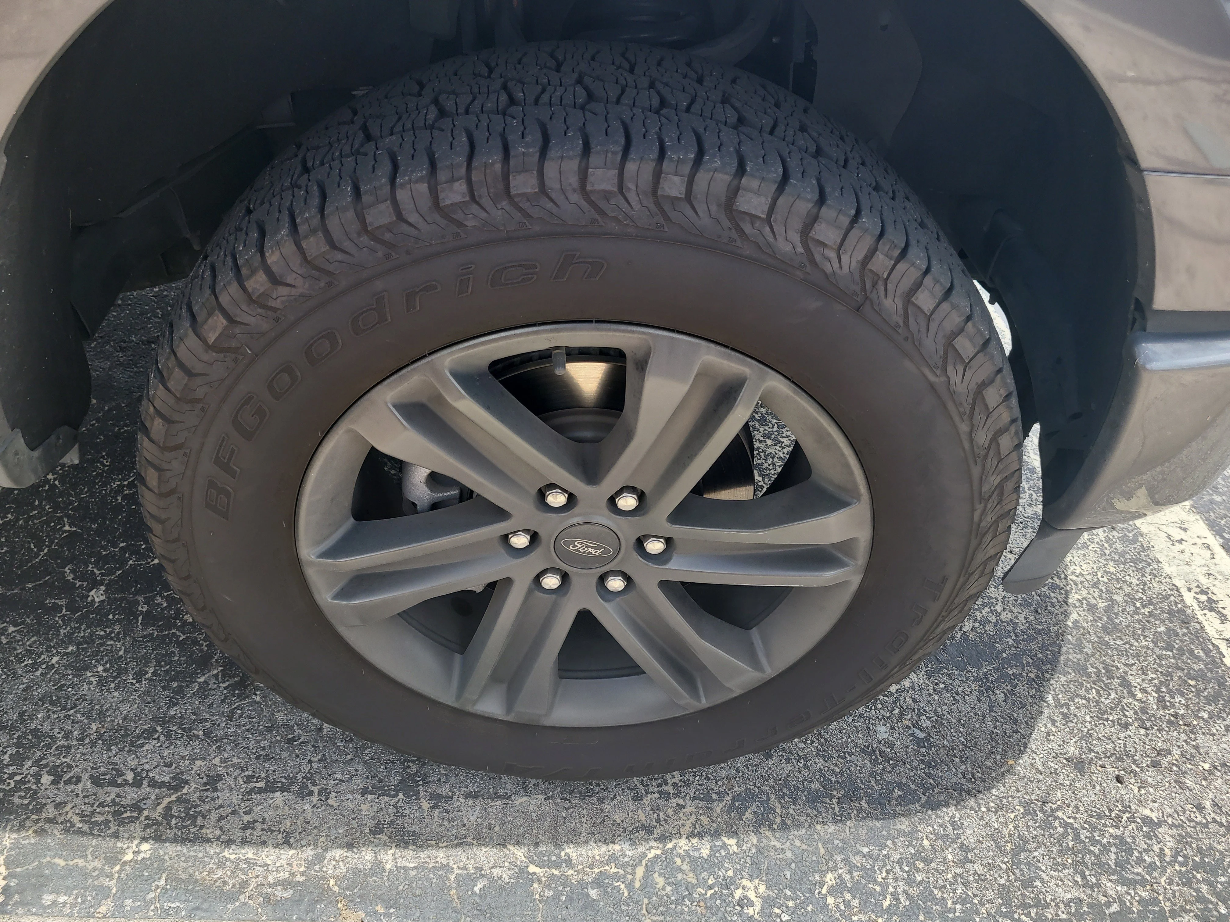 Used 2021 Gray Metallic Ford LARIAT image 8