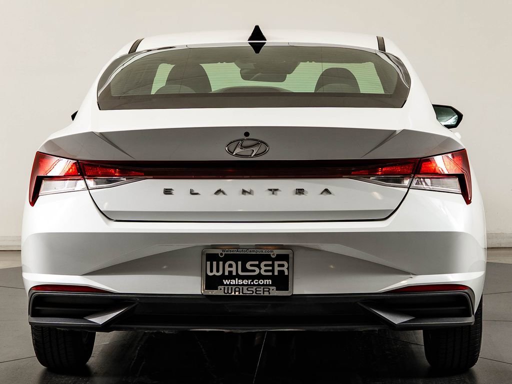 Used 2021 Quartz White Hyundai SE image 7