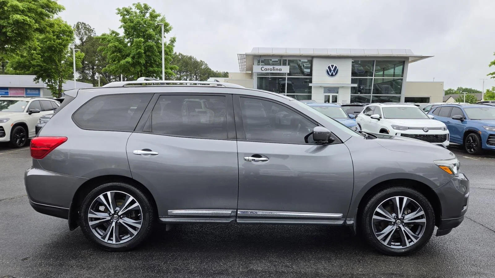 Used 2018 Gun Metallic Nissan Platinum image 3