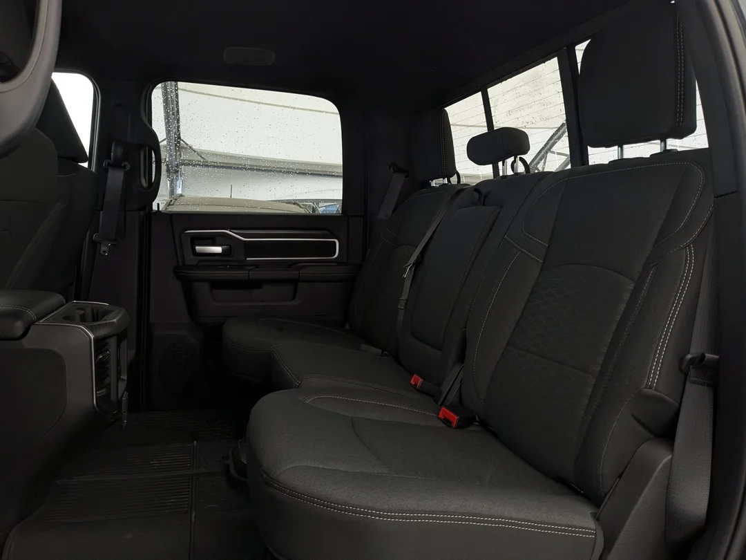 New 2026 Blue RAM Big Horn - - 6.7L HO Diesel - 5th Wheel/Gooseneck Prep - Sport App Pkg - Nav - Cargo Cam & More! image 29