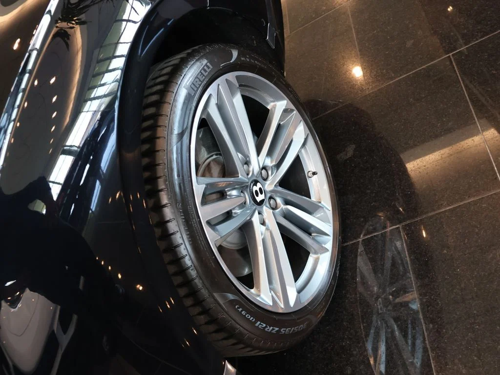 Used 2024 Onyx Metallic Bentley V8 image 38