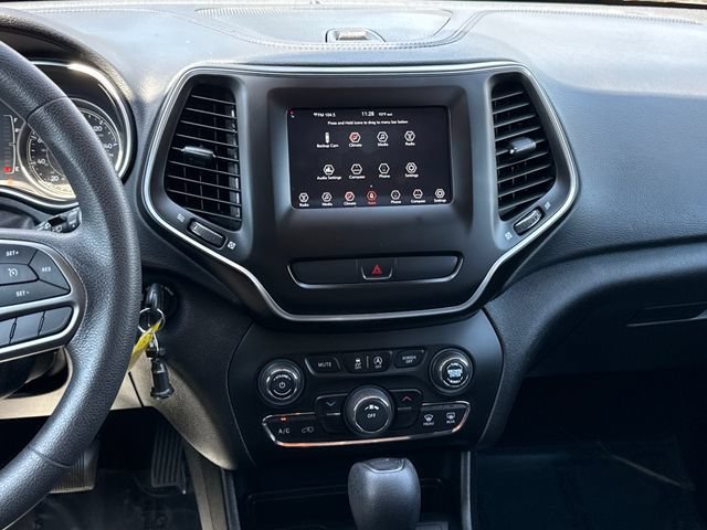 Used 2020 Billet Silver Metallic Clearcoat Jeep Latitude image 10