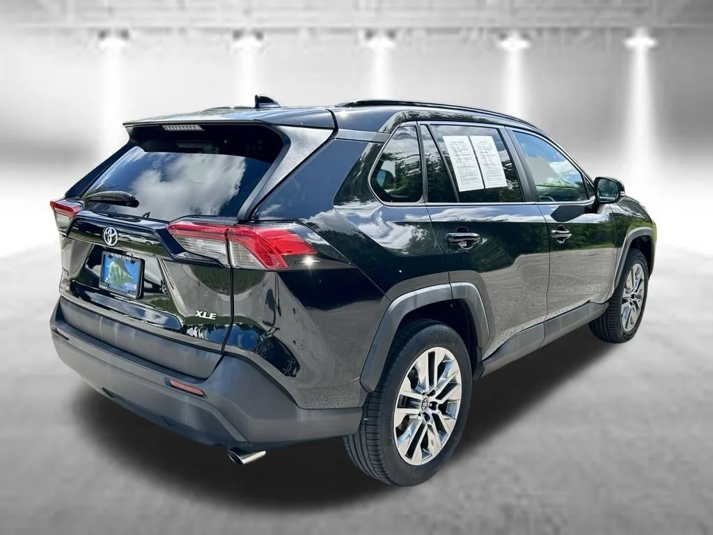 Certified Used 2019 Midnight Black Metallic Toyota XLE Premium image 5