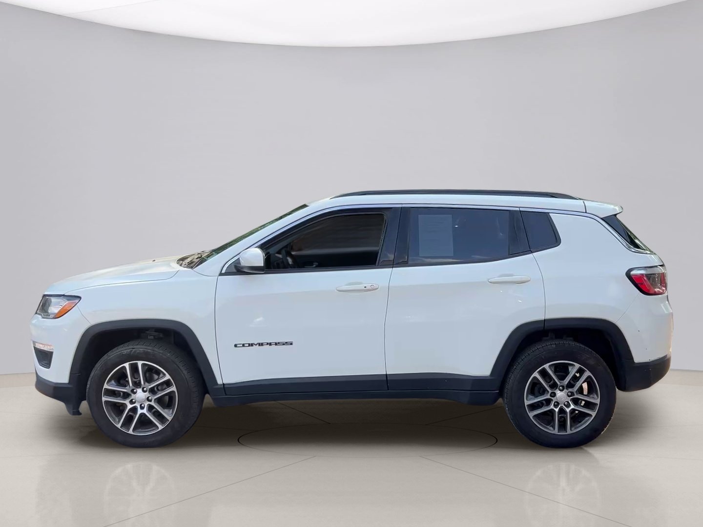 Used 2017 White Jeep LATITUDE image 8