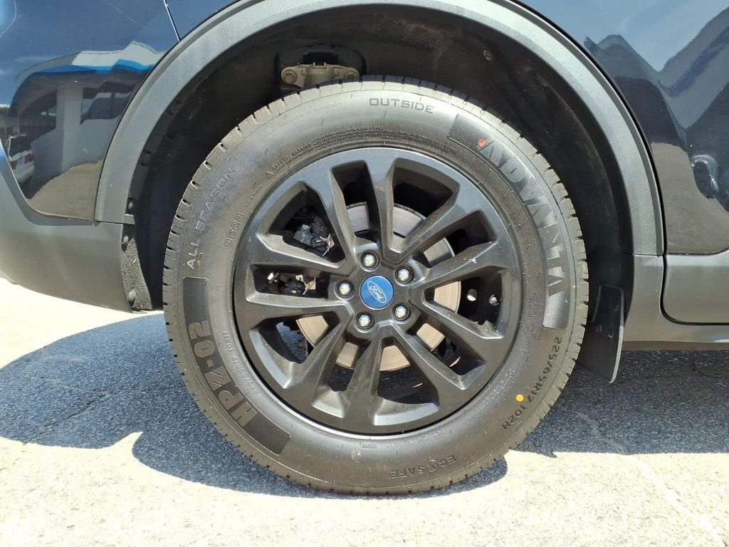 Used 2020 Black Metallic Ford SE image 19