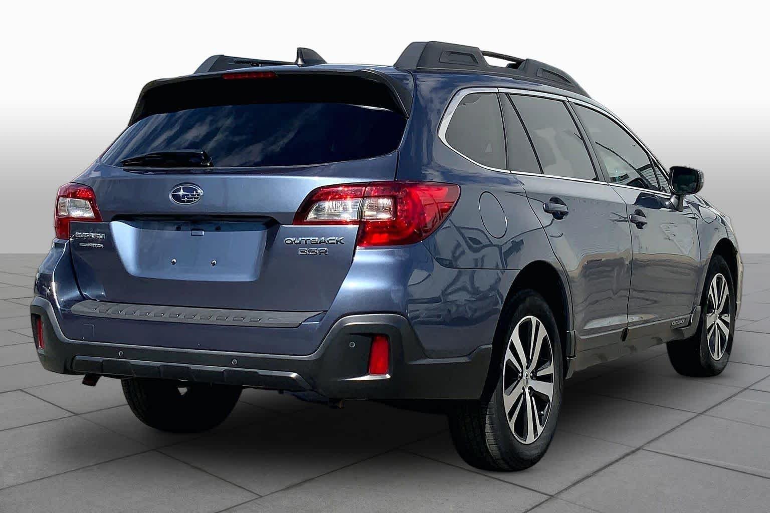 Used 2018 Twilight Blue Metallic Subaru Limited image 11