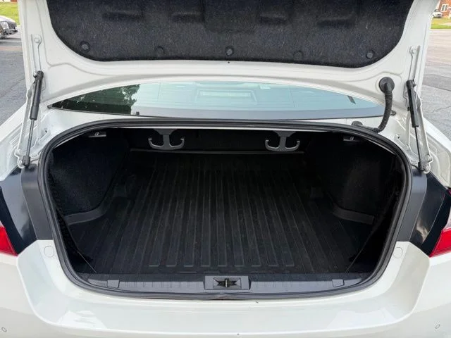 Used 2018 White Subaru 2.5i image 20