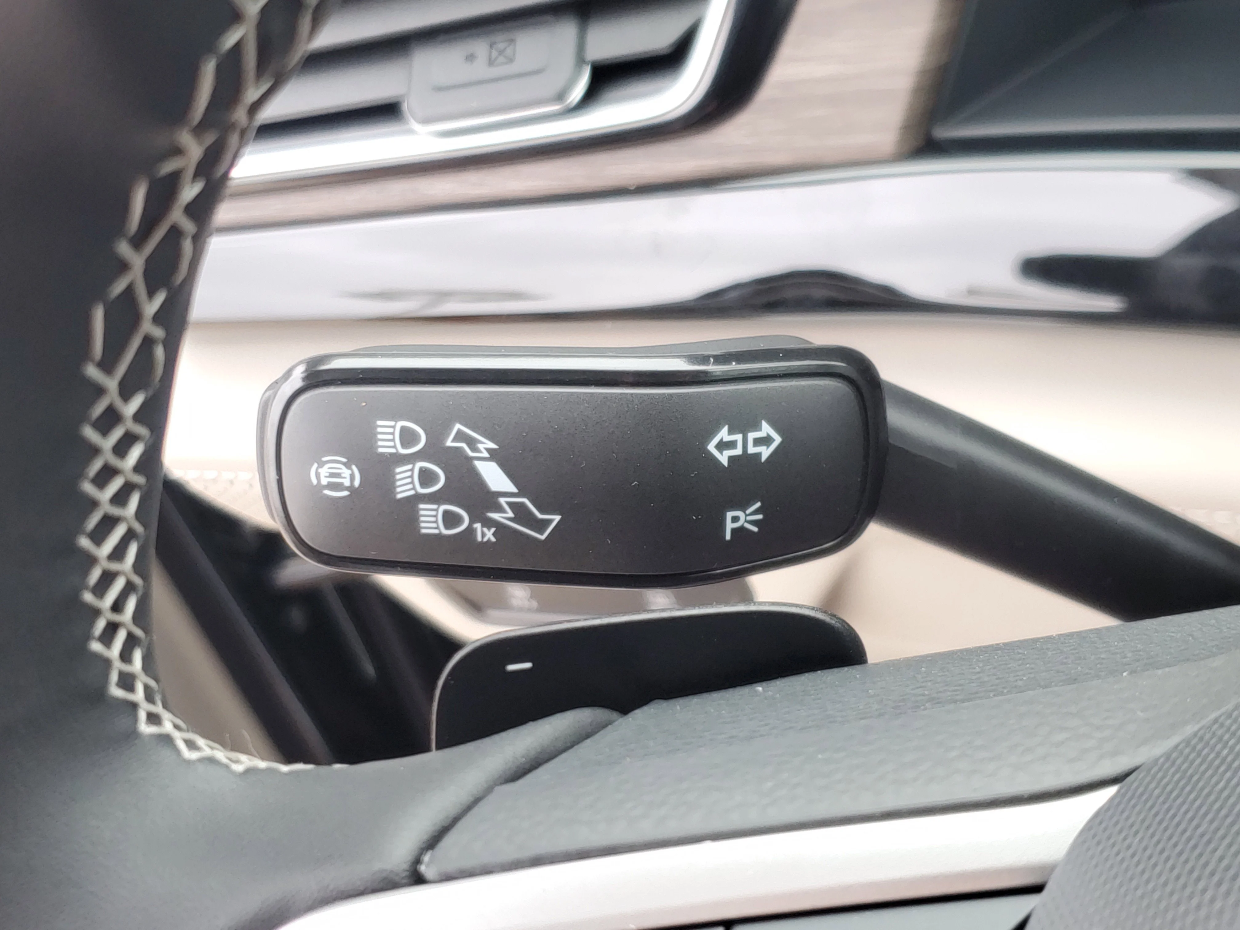 New 2026 Black Volkswagen 2.0T SEL image 32